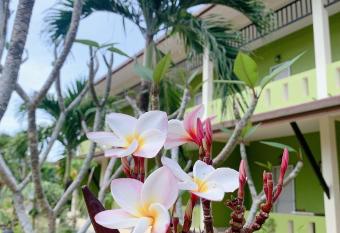 FairHouse bungalow khaolak allows 18 year olds to book a room