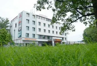 OYO Shri Veni Madhav Hotel allows 18 year olds to book a room