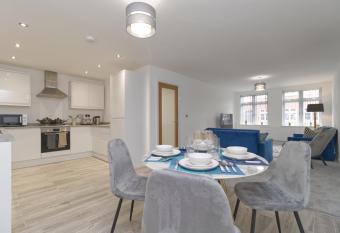 Just Launched! Stylish 2-Bed Apartment in Coventry allows 18 year olds to book a room