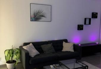 Super appartement 45 m2 proche Paris has Balcony rooms