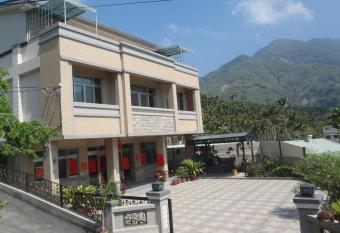 De Ren Tea Gardens allows 18 year olds to book a room