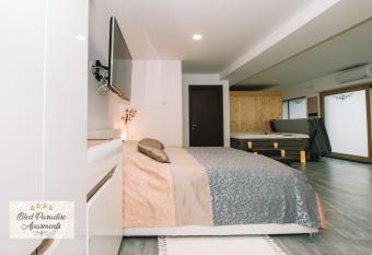 Wellness Paradise Apartment has rooms with a private hot tub