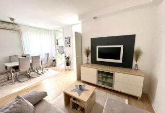 La bella casa allows 18 year olds to book a room