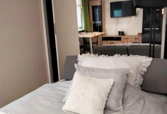 Uroczy Loft allows 18 year olds to book a room