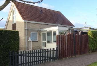 Park Scheldeveste, Zwin 005 allows 18 year olds to book a room