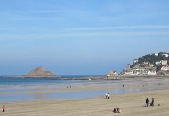 Les Bains Studio Vue Mer has Balcony rooms