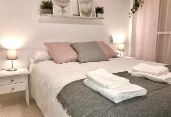 Apartamento Callao allows 18 year olds to book a room