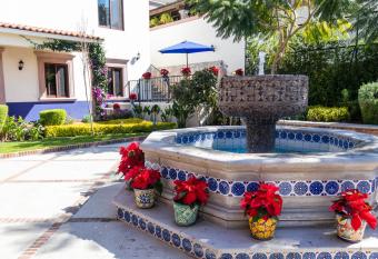 Casa Villas del Parque allows 18 year olds to book a room