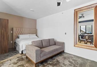 +MS +Loft Inigualable +C  modo +Internet 119D allows 18 year olds to book a room