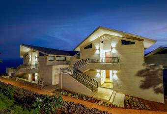 Vee Resort- The Suites of Royals allows 18 year olds to book a room