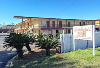 Budget Inn has Smoking rooms