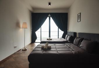 The High Floor 3BR Cozy Homestay in town 15 has Balcony rooms