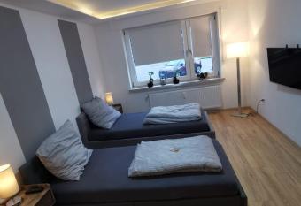 Frisch sanierte Ferienwohnung 2 min vom S  dstrand - Balkon - PAY TV has Balcony rooms