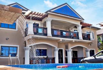 Yussals Apartments has Balcony rooms