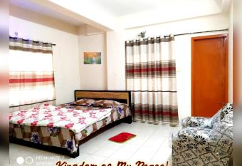 Ur Homestay Airport+AC+Secured+Lift+WIFI Uttara has rooms with a private hot tub