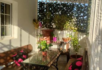 Casa Alba 2 allows 18 year olds to book a room