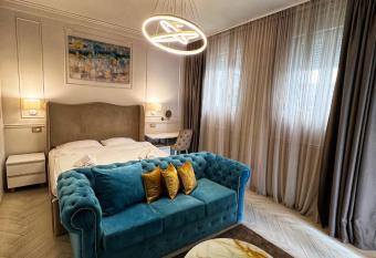 Dis Delux has Balcony rooms