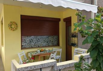 Nikolovi`s home has Smoking/Balcony rooms