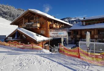 Panorama Chalet has Balcony rooms