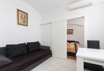 Apartment Pauk Split has Balcony rooms