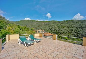 Casetta Antonella has Balcony rooms