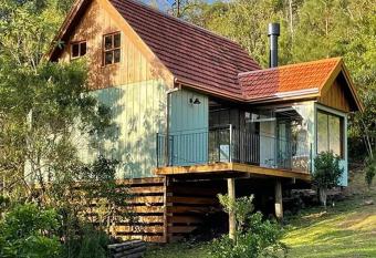 Cabana Mirim Estalagem Rural has rooms with a private hot tub