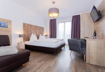 Hotel Pension Schmittental has Balcony rooms