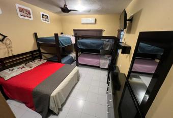 Casa paloma cerca de centro comercial y AirPort has Balcony rooms