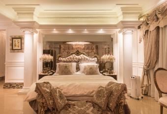 Ekaterina Palace - Hotel Boutique allows 18 year olds to book a room