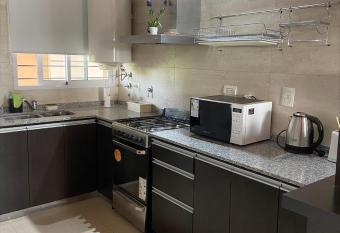 Apart Duclout Monte Grande a 15 minutos del Aeropuerto Ezeiza Zona Residencial allows 18 year olds to book a room