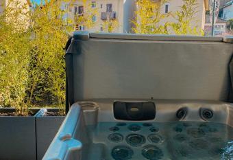 O2M Aix les bains allows 18 year olds to book a room