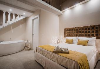 Moon s Tower suite&rooms allows 18 year olds to book a room