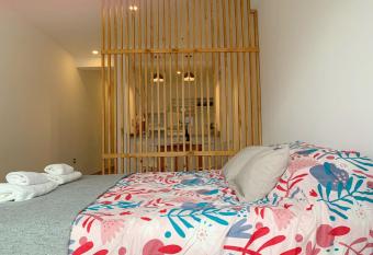 Monoambiente Bamb   en Salta Capital. Nuevo, ubicado en Av. Belgrano allows 18 year olds to book a room