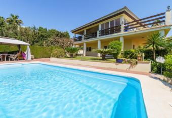Villa Cerros Del Aguila has Balcony rooms