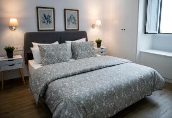 Apartamentos Nueva Ribera allows 18 year olds to book a room