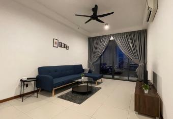 The High Floor 3BR Cozy Homestay in town 13 has Balcony rooms