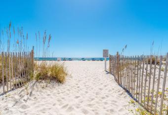 Gulf Shores Island Winds East #103, Gulf Front. Closest building to Hangout! has Balcony rooms