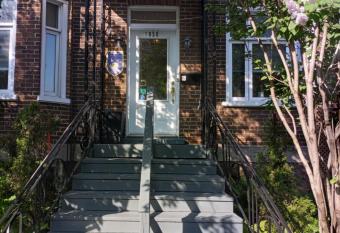 AU TRANSIT B.B allows 18 year olds to book a room