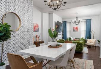 Cozy Pittsburgh Home with King Beds - short drive to all has Balcony rooms