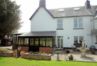 Leahurst Bed and Breakfast allows 18 year olds to book a room