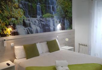 Hostal Madrid Star has Balcony rooms