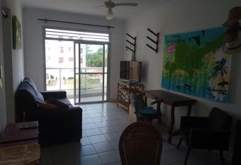 Apartamento na Praia do Tombo allows 18 year olds to book a room