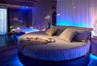 Hotel Locanda Al Piave ***S has rooms with a private hot tub