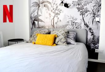 Studio Cosy Bordeaux - Parking priv   - Netflix - Tram A has Balcony rooms