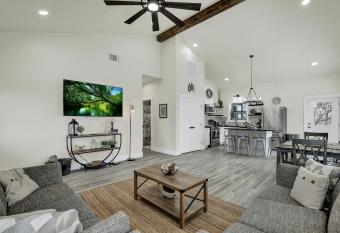 Stunning home in Fredericksburg with 3 Bedrooms has Balcony rooms