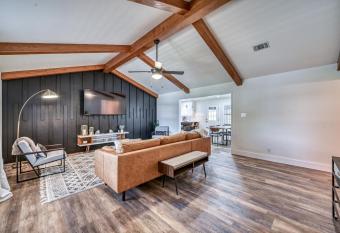 Beautiful home in Fredericksburg with 3 Bedrooms has Balcony rooms