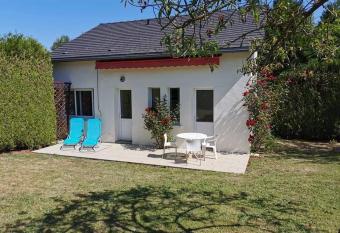 maison    15 min    pied du port du tr  port allows 18 year olds to book a room