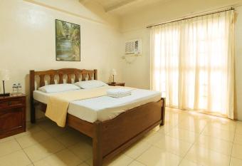 Casa Micarosa Hotel and Residences by RedDoorz has Balcony rooms