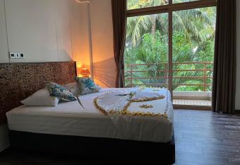 Finolhu Beach Guest House has Balcony rooms