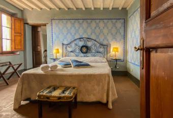 Antica Dimora Leones allows 18 year olds to book a room